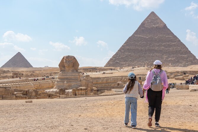 Cairo: Pyramids, Sphinx, Museum & Bazaar Tour with Female Guide - Why a female guide can make Cairo feel more manageable