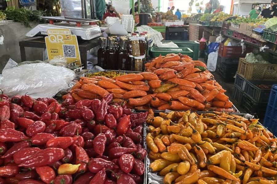 Cali: Fruit Market Walking Tour with Tastings - Tasting unfamiliar fruit one sample at a time