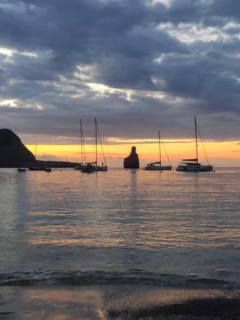Can Marca caves, Las Dalias Hippie Market and Benirras Tour - Meeting points and useful preparation