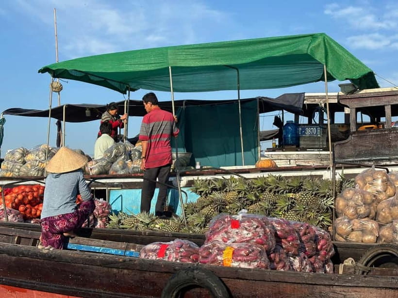 Can Tho: Floating Market, Cacao & Canals with French Guide - Cai Rang at sunrise, with realistic expectations