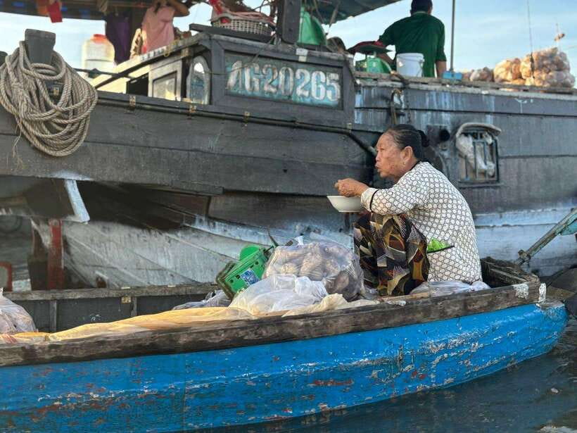 Can Tho: Floating Market, Canal, Cacao Farm & Mekong' Life - Leaving the main river for water coconut canals