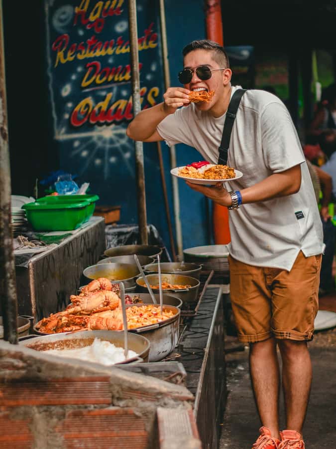 Cartagena Bazurto Market: Authentic Food & Culture Tour - Entering Bazurto Market