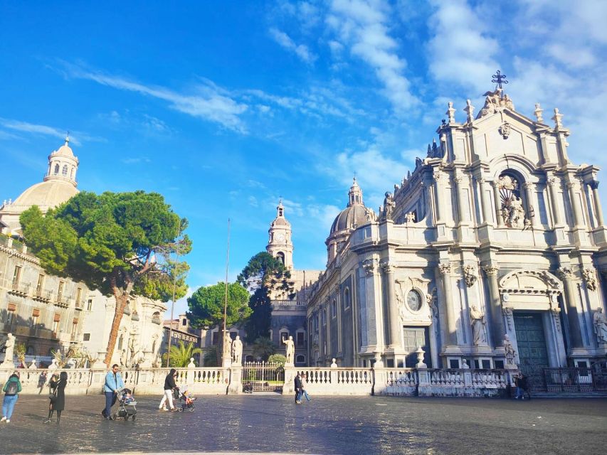 Catania Street Food Tour: Fish Market & City Centre - Fried fish, arancini and the pleasure of small portions
