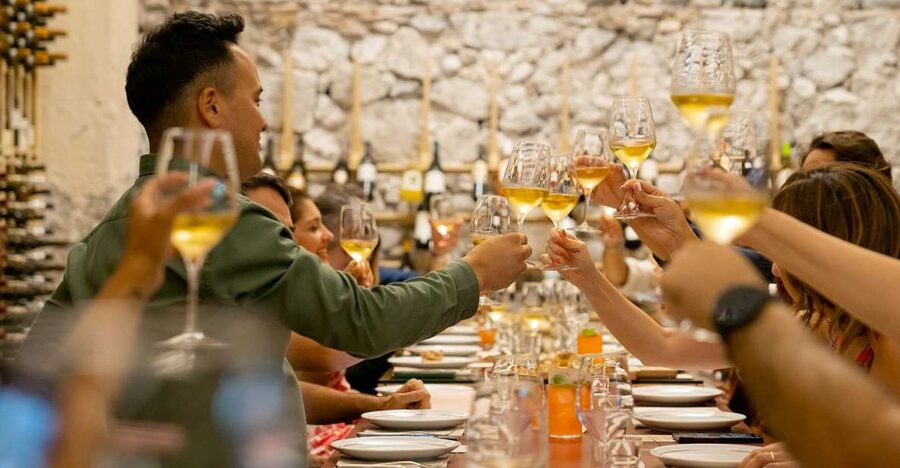 Catania: Volcanic Wine Tasting in a Metropolitan Market - Key points at a glance