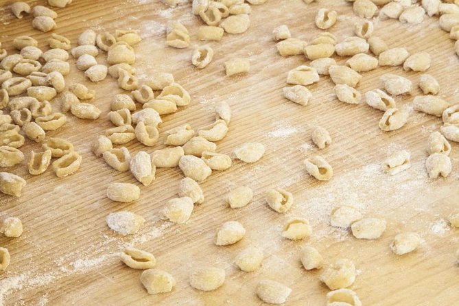 Cesarine: Market Tour & Home Cooking Class in Bari - Moving from the market to a private home