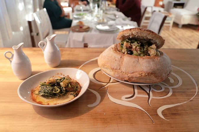 Cesarine: Small Group Market tour and Dining in Altamura - A small group, but not a private meal
