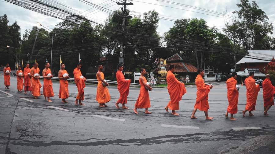 Chiang Mai: Buddhist Almsgiving and Market Tour with Meal - Starting early at the Doi Suthep foothills