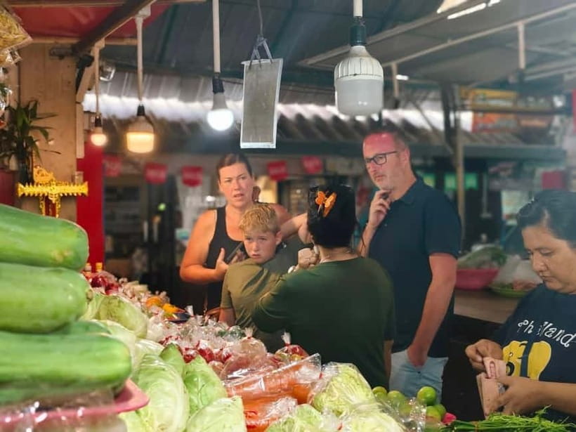 Chiang Mai : Cook in Farm, Market tour & Go by a Local Train - Choosing dishes at a village family home