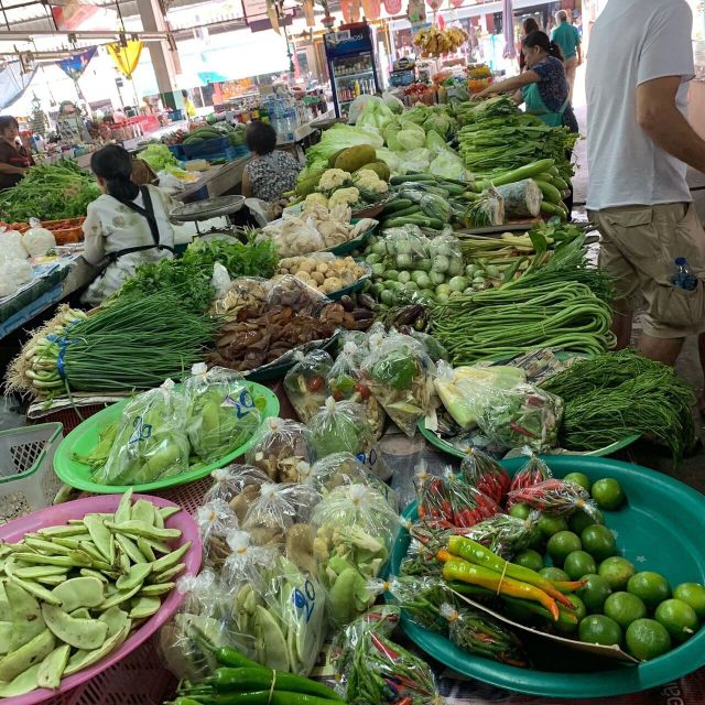 Chiang Mai: Evening Cooking Class and Local Market Visit - A five-hour Thai food lesson with a local start