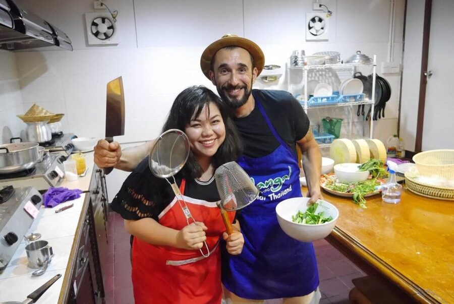Chiang Mai: Evening Cooking Class and Local Market Visit - Choosing between Pad Thai, Khao Soi, and green curry