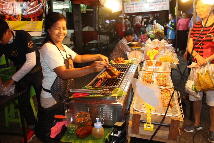 Chiang Mai: Evening Local Street Food Market Tour - Meeting your guide and getting oriented