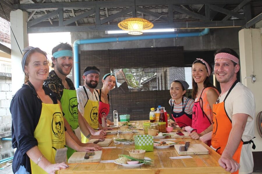Chiang Mai: Half Day Morning Cooking Class with Market Tour - Who should book this Chiang Mai class?