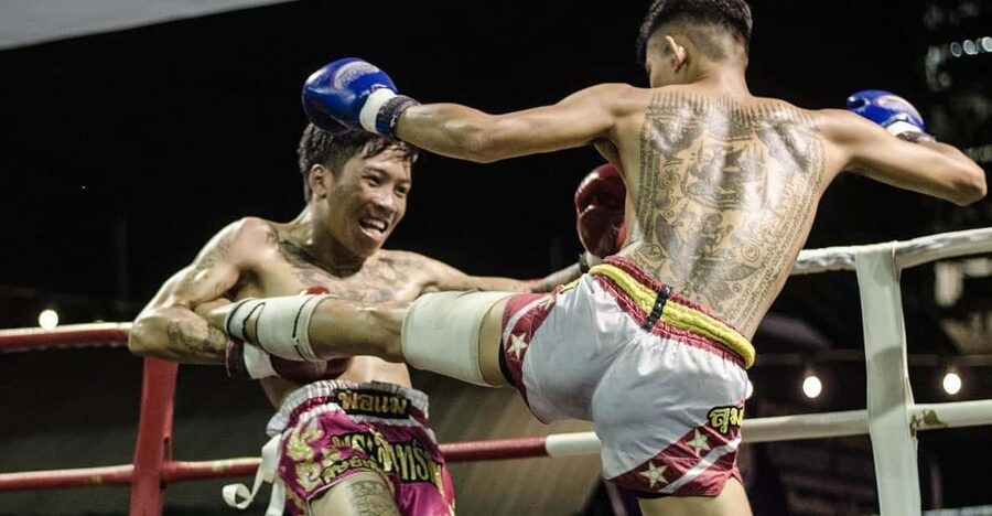 Chiang Mai: Kalare Night Bazaar Boxing Stadium Muay Thai - The wai khru ram muay comes before the punches