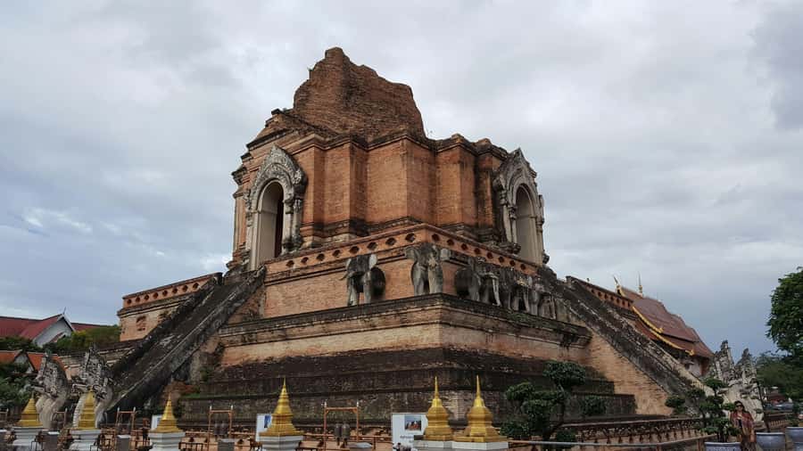 Chiang Mai Light: Tuk Tuk Night Tour with Temples & Markets - Key points to know before booking