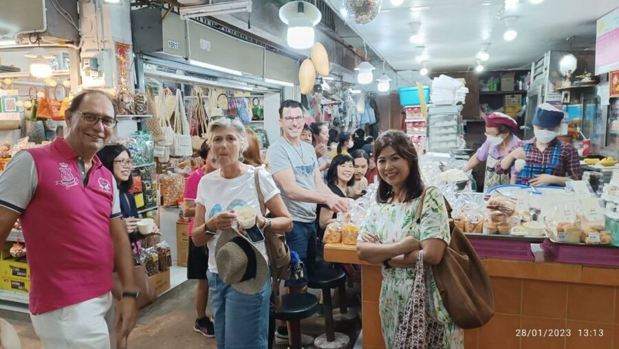 Chiang Mai: Local Food and Markets Guided Walking Tour - Ton Lamyai Flower Market adds color and breathing room