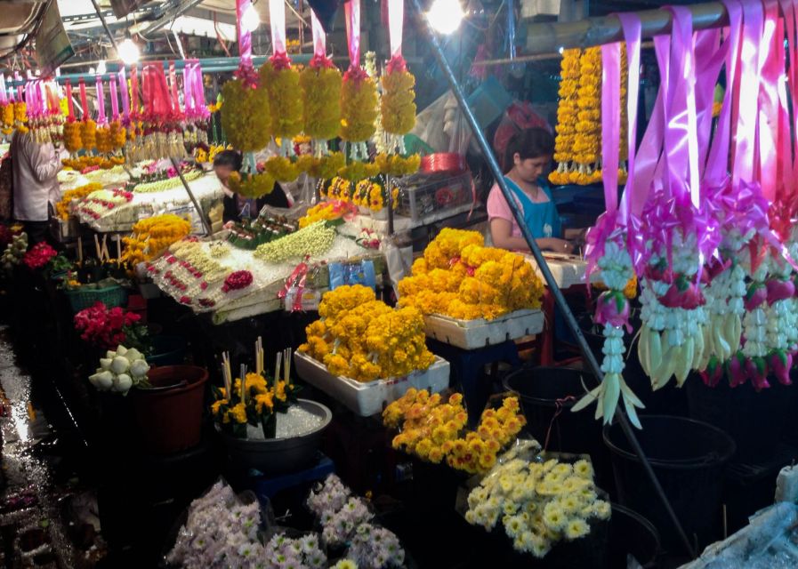 Chiang Mai: Local Food and Markets Guided Walking Tour - Mango sticky rice brings the sweet course