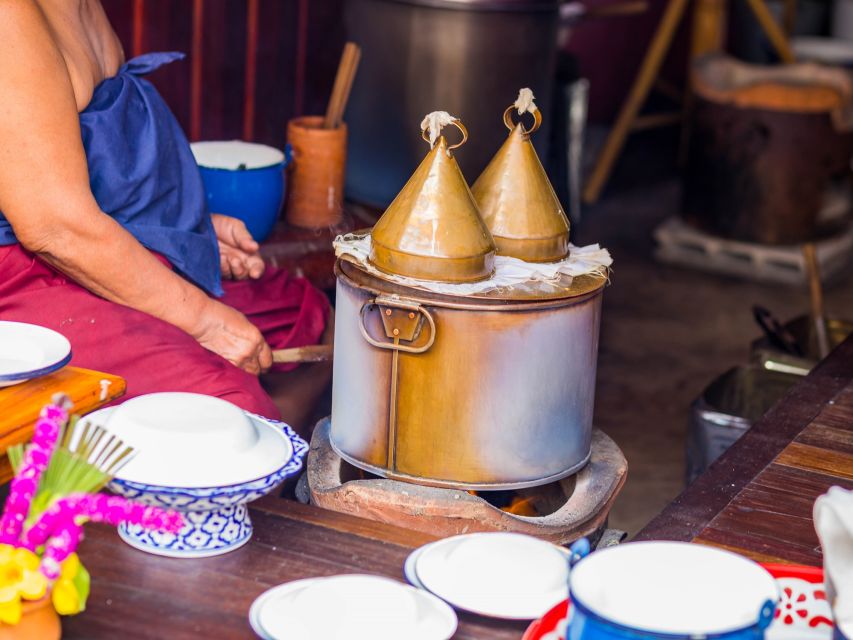 Chiang Mai: Local Food and Markets Guided Walking Tour - What the guides add