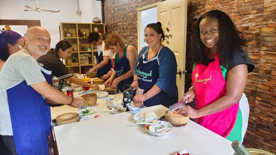 Chiang Mai: Morning Cooking Class with Market Visit - Learning from instructor New