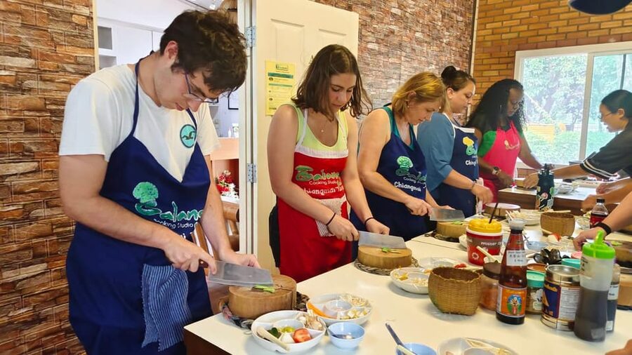 Chiang Mai: Morning Cooking Class with Market Visit - Eating the food you prepare