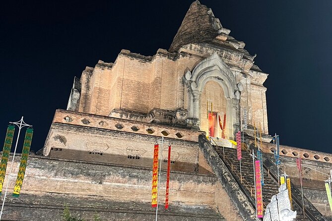 Chiang Mai Temples and Market Tuk-Tuk Evening Night Tour - Why the evening timing works so well