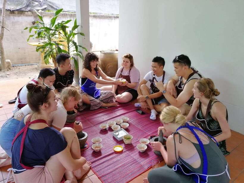 Chiang Mai: Thai Cooking and Market Tour with Lanna Smile - Choosing six dishes without making the class too heavy