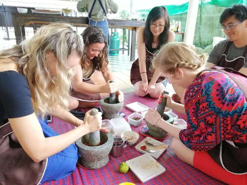 Chiang Mai: Thai Cooking and Market Tour with Lanna Smile - Pim and Nim bring warmth to a small class