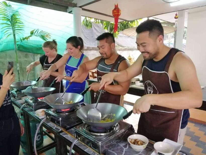 Chiang Mai: Thai Cooking and Market Tour with Lanna Smile - Morning or evening: choosing the better time