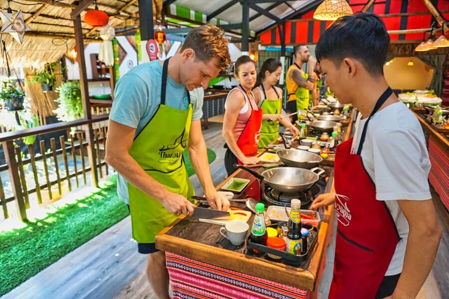 Chiang Mai: Traditional Thai-Akha Cooking Class& Market Tour - Booking details and what to plan for
