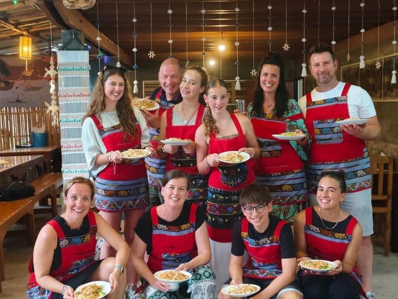 Chiang Mai: Traditional Thai Cooking Class with Market Tour - What the $32 price really covers