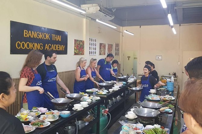 Choose 5 Dishes: Half-Day Cooking Class in Sukhumvit with Market Tour - Meeting at BTS On Nut and finding the school