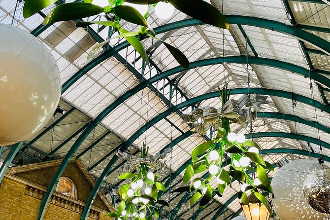 Christmas Lights and Markets Guided Walking Tour with Mulled Wine - When this tour offers the best value