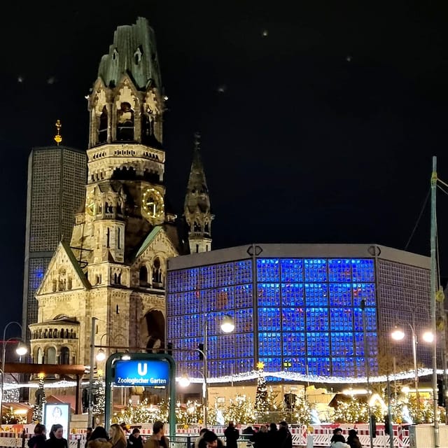 Christmas market lights tour bus through Berlin, free mulled wine (2.5 hours) - Starting on Kurfürstendamm under the Christmas lights