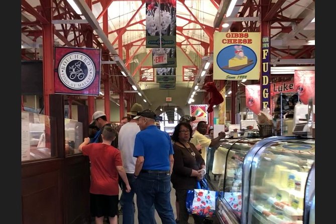 Cincinnati's Original Findlay Market Tour With Tastings - Guides who make the difference