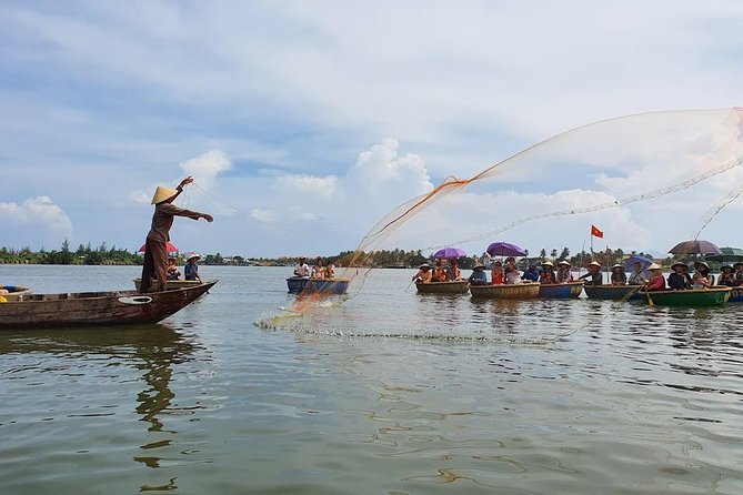 Cooking Class Hoi An:Local Market, Basket Boat, Fishing & Cooking - Trying net fishing and crab catching