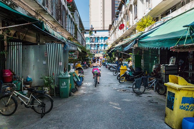 Countryside Bangkok and a Local Floating Market Tour by Bicycle Including Lunch - A boat ride opens the canal country