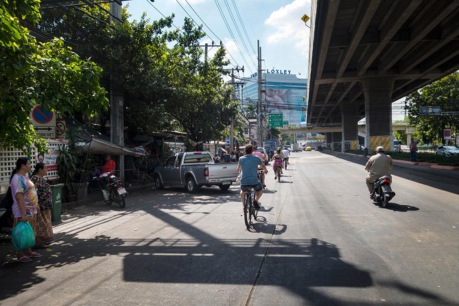 Countryside Bangkok and a Local Floating Market Tour by Bicycle Including Lunch - Khlong Toei market shows Bangkok at work