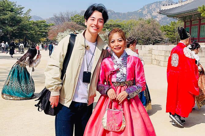 Customizable Seoul Private Tour Palaces Food and Markets - Gyeongbokgung Palace and the royal guard