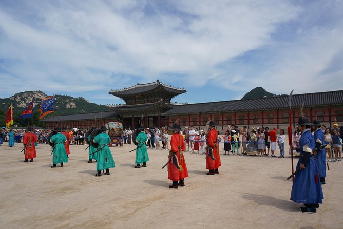Customized Private Seoul tour: Palace, Market etc(Airport Option) - Who should book this private Seoul day