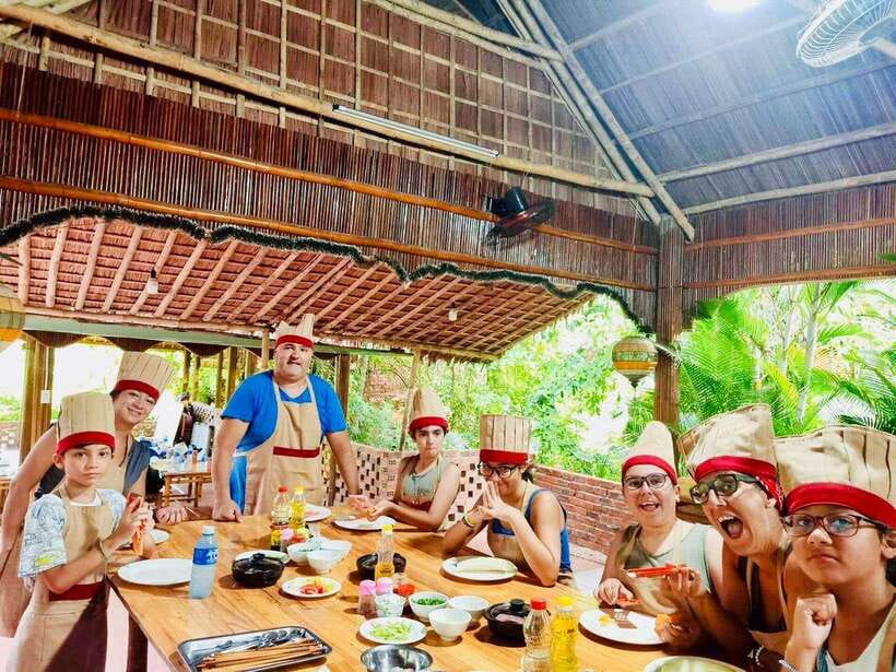 Da Nang/Hoi An: Market Tour, Basket Boat Ride, Cooking Class - Choosing the right version before you pay