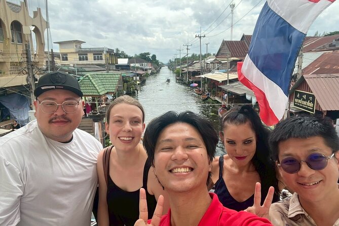 Damnoen Saduak and Maeklong Railway Market Tour with Private Car - Lunch beside the canal, then time to walk