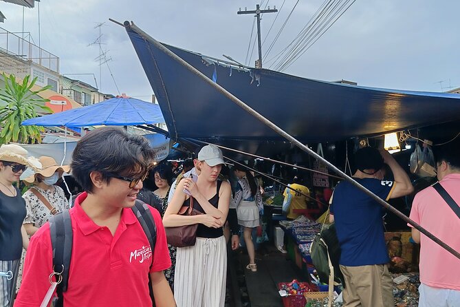 Damnoen Saduak and Maeklong Railway Market Tour with Private Car - Who should book this seven-hour outing?