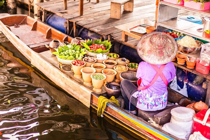 Damnoen Saduak Floating Market and Maeklong Railway Market Tour - How the guiding can shape the day