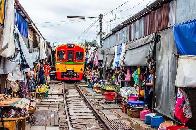 Damnoen Saduak Floating Market and Maeklong Railway Market Tour - Who should book this market tour?