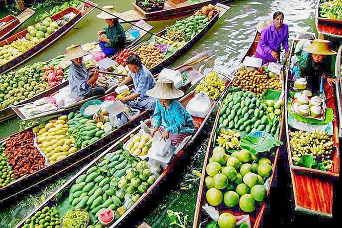 Damnoen Saduak Floating Market & Maeklong Market Tour frm Bangkok - Watching the train at Maeklong Railway Market