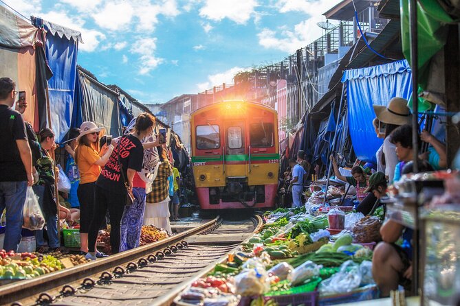Damnoen Saduak Floating Market & Maeklong Railway From Bangkok - Two famous markets, one long Bangkok day