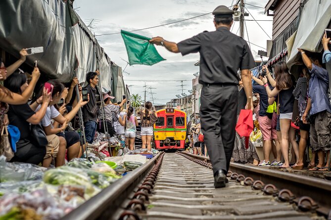 Damnoen Saduak Floating Market & Maeklong Railway From Bangkok - Transport, timing, and comfort