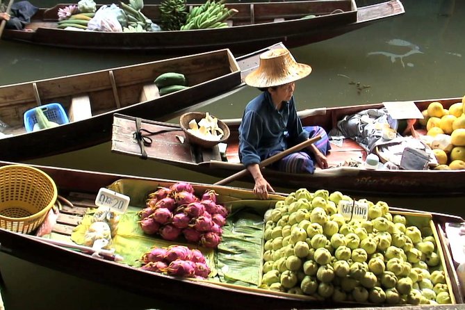 Damnoen Saduak Floating Market & Paddle Boat Adventure - Families, mobility, and the boat