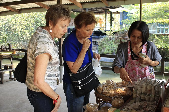 Damnoen Saduak Floating Market Small Group Tour - The guide can make or break the day