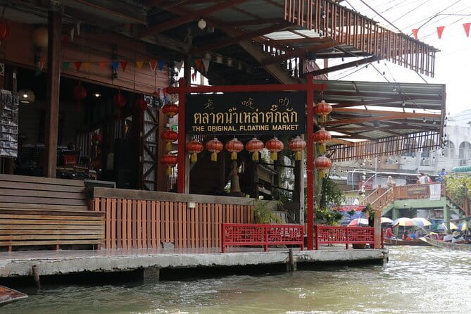 Day Trip to Bangkok Floating Market & Maeklong Railway - Allowing time for food and shopping