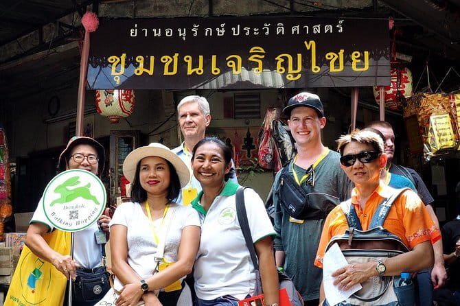 Day Trip to Bangkok Floating Market & Maeklong Railway - How the guides affect the day